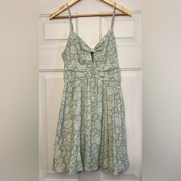 🌿 Altar’d State Mini Dress - Light Green Floral - Adjustable Straps - Pockets - Picture 9 of 10